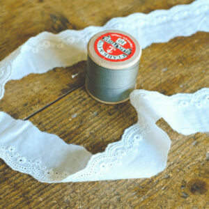 Embroidered cotton lace 5cm- white