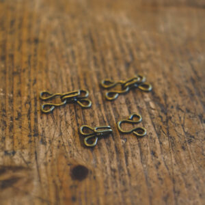 Large hook and eye -bronze 4pcs